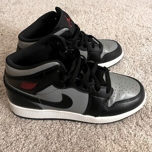 Nike Jordan 1 Mid Shadow Red